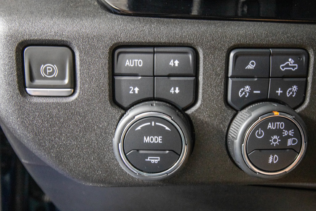 Used 2024 Chevrolet Silverado 1500 High Country w/ Technology Package AWD/4WD image 27