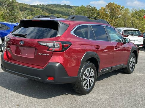 Used 2023 Subaru Outback Premium image 8