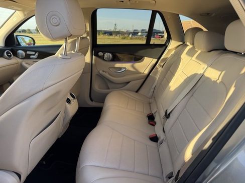 Used 2020 Mercedes-Benz GLC 300 w/ Parking Assistance Package image 15