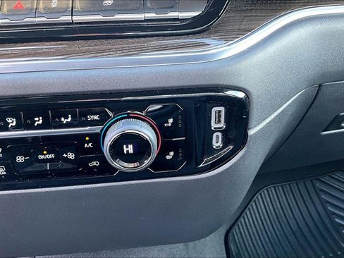 Used 2024 Chevrolet Silverado 1500 LT image 33