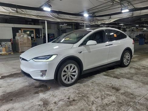Used 2017 Tesla Model X 100D AWD/4WD image 3