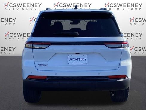 New 2025 Jeep Grand Cherokee Altitude image 4