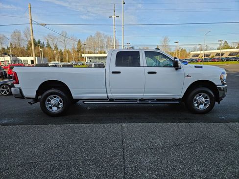 Used 2024 RAM 3500 Tradesman w/ Towing Technology Group image 6