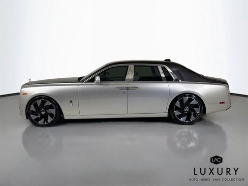 Used 2023 Rolls-Royce Phantom Sedan RWD image 9