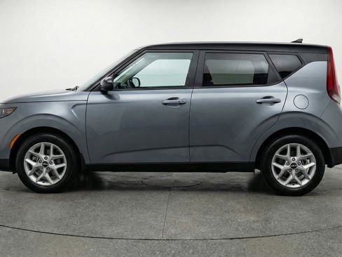 Used 2025 Kia Soul LX w/ LX Technology Package FWD image 5
