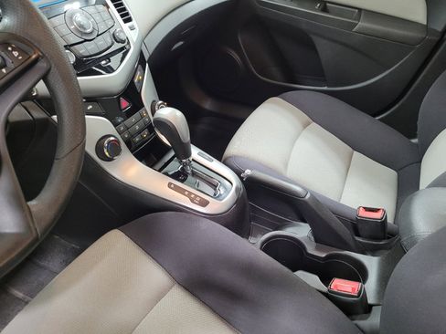 Used 2015 Chevrolet Cruze LS FWD image 26