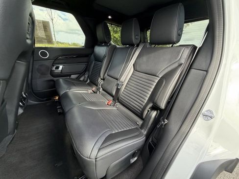 Used 2025 Land Rover Discovery S image 27