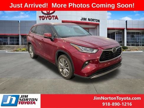 Used 2021 Toyota Highlander Platinum image 1