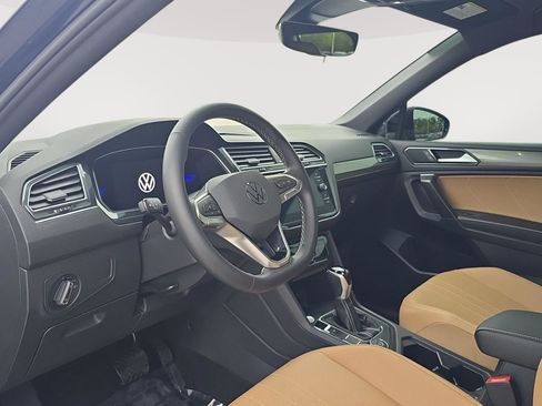 Used 2022 Volkswagen Tiguan SE AWD/4WD image 4