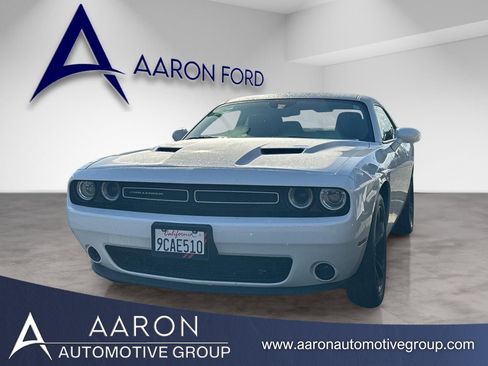 Used 2022 Dodge Challenger SXT RWD image 1