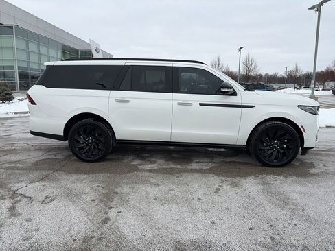 Used 2025 Lincoln Navigator L Reserve w/ Jet Appearance Package image 8
