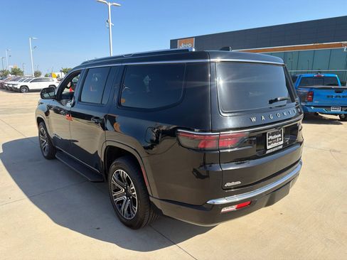 Used 2024 Jeep Wagoneer Series II w/ Flexible Seating Group AWD/4WD image 3