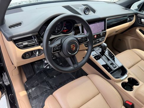 Used 2023 Porsche Macan AWD/4WD image 4