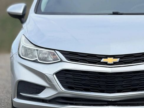 Used 2018 Chevrolet Cruze LS image 11