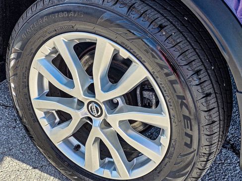 Used 2021 Nissan Rogue Sport S image 9