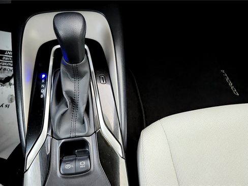 Certified 2020 Toyota Corolla LE image 28