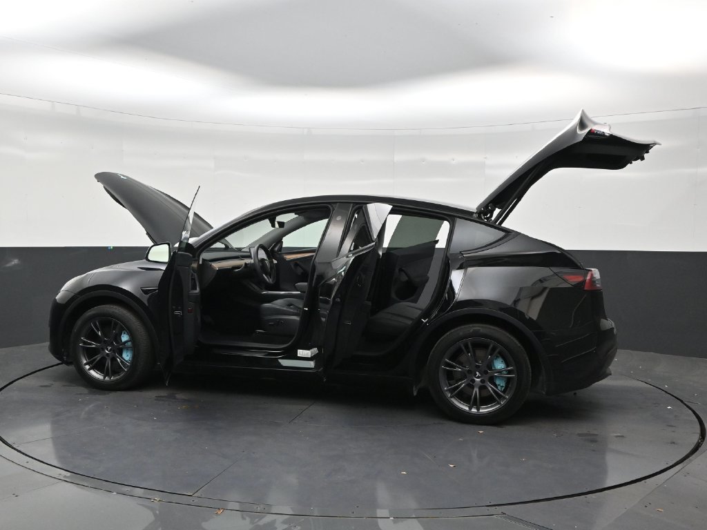 Used 2024 Tesla Model Y Long Range RWD image 29