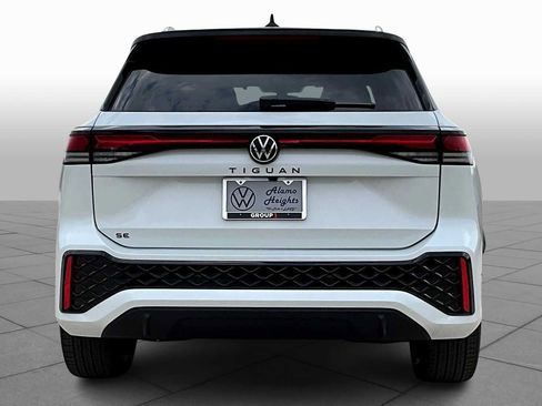 New 2026 Volkswagen Tiguan SE R-Line FWD image 4
