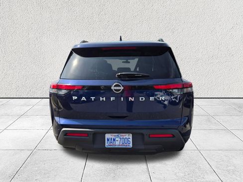 Used 2025 Nissan Pathfinder SV FWD image 4