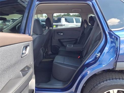 Used 2023 Nissan Rogue SV image 15