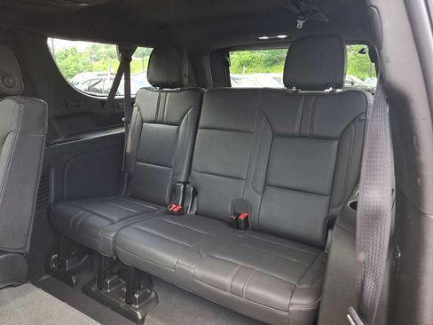 Used 2022 Chevrolet Suburban RST w/ Luxury Package AWD/4WD image 11
