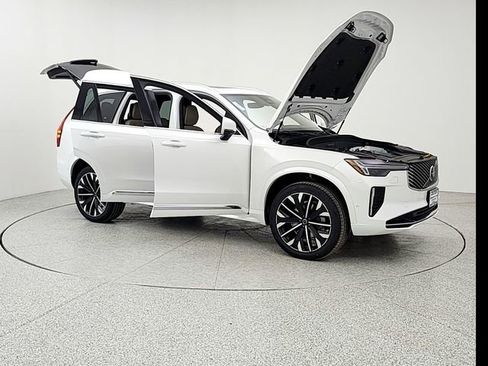 New 2026 Volvo XC90 B5 Plus w/ Protection Package image 10
