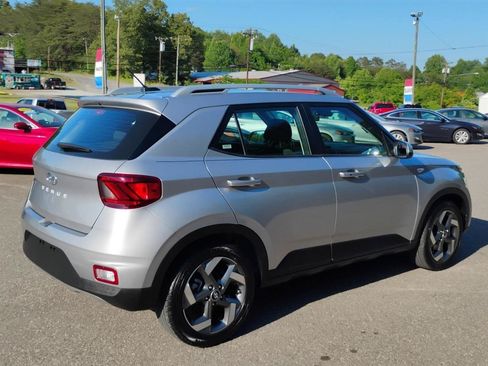 Used 2025 Hyundai Venue SEL FWD image 5