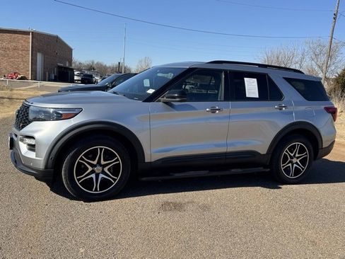 Used 2020 Ford Explorer ST w/ Premium Technology Package image 3