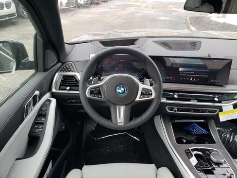 New 2026 BMW X5 xDrive50e w/ M Sport Package image 9