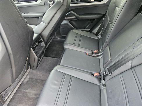 Certified 2026 Porsche Cayenne Coupe AWD/4WD image 28