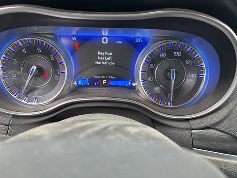 Used 2019 Chrysler 300 Touring image 9