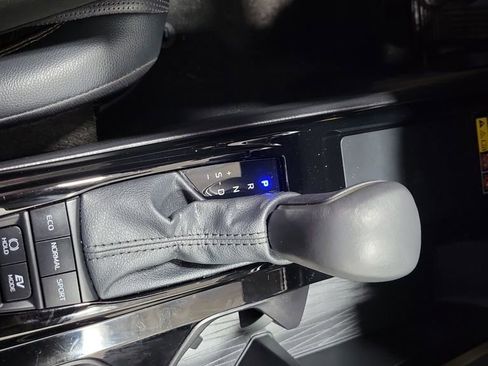 Used 2025 Toyota Camry XLE image 38