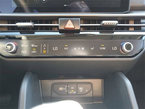 New 2026 Kia Sportage EX w/ EX Panorama Roof Package image 34