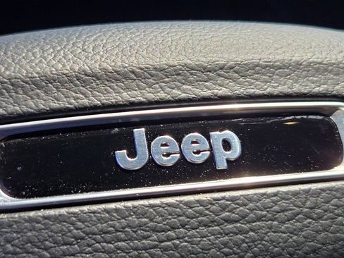 Used 2025 Jeep Grand Cherokee Limited AWD/4WD image 20