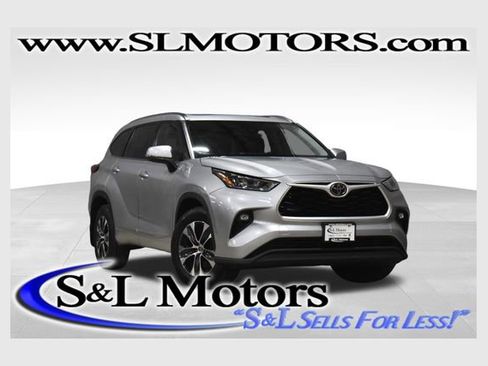 Used 2020 Toyota Highlander XLE image 1