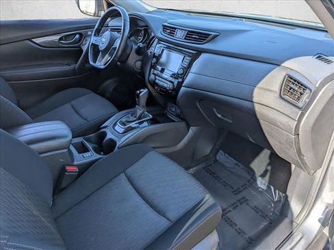 Used 2020 Nissan Rogue SV image 20