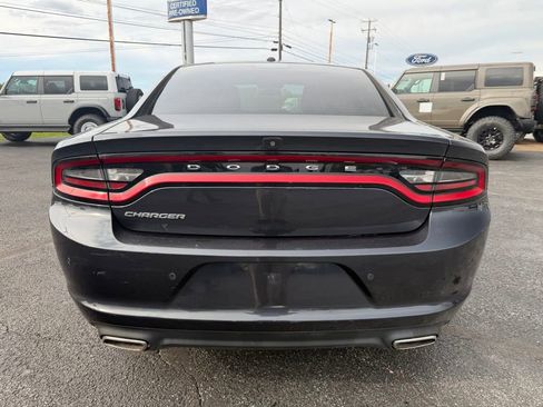 Used 2019 Dodge Charger SXT RWD image 4