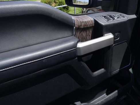 Used 2019 Ford F250 Lariat w/ Lariat Ultimate Package AWD/4WD image 19