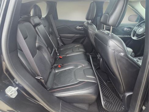 Used 2019 Jeep Cherokee Trailhawk image 27