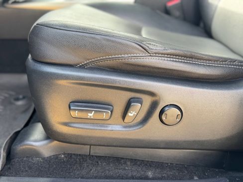 Used 2018 Toyota 4Runner SR5 image 9