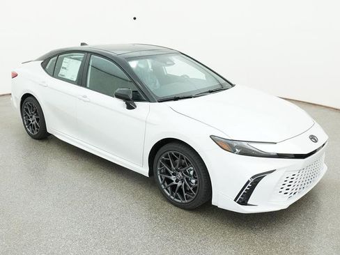 Used 2025 Toyota Camry XSE image 29