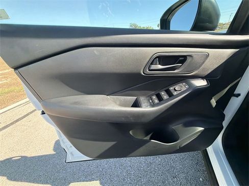 Used 2024 Nissan Rogue S image 21