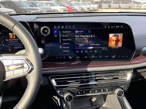 New 2026 Chevrolet Traverse Z71 w/ Driver Confidence Package image 7