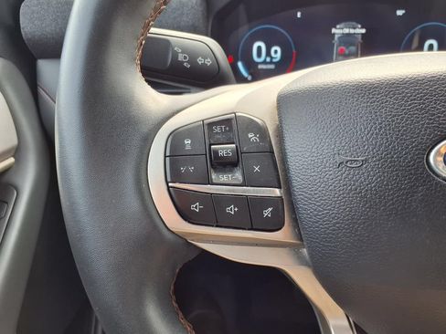 Used 2025 Ford Explorer Active RWD image 16
