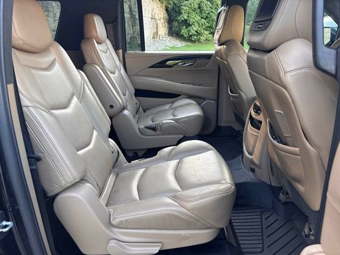 Used 2019 Cadillac Escalade ESV Platinum AWD/4WD image 20