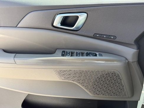 New 2026 Kia Carnival EX FWD image 24