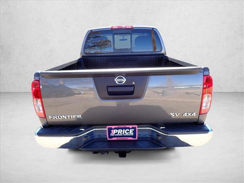 Used 2019 Nissan Frontier SV image 3