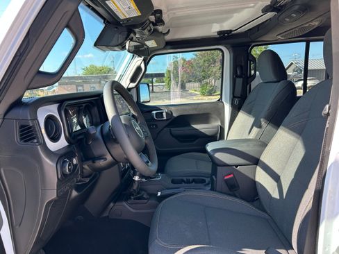 Used 2024 Jeep Wrangler Sport S image 13
