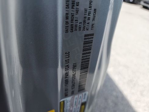 Used 2022 Jeep Gladiator Overland w/ Cold Weather Group image 16