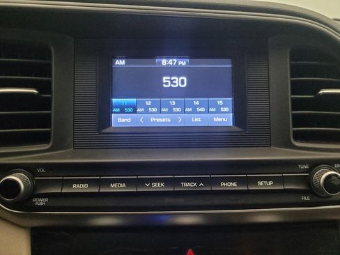 Used 2019 Hyundai Elantra SE FWD image 25
